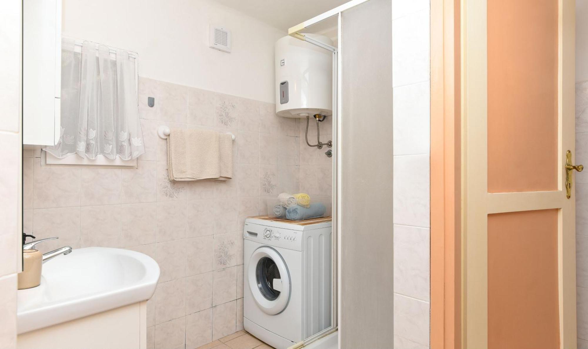 Apartmani Zupanic Koromačno Buitenkant foto
